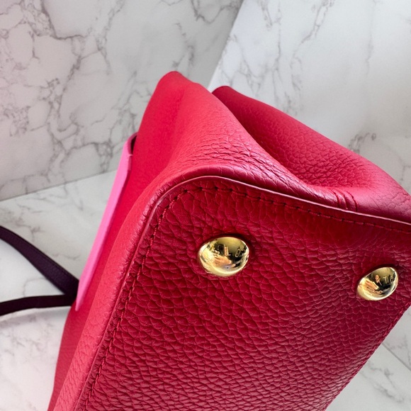 Beautiful Like New Louis Vuitton Capucines bag - Picture 9 of 16